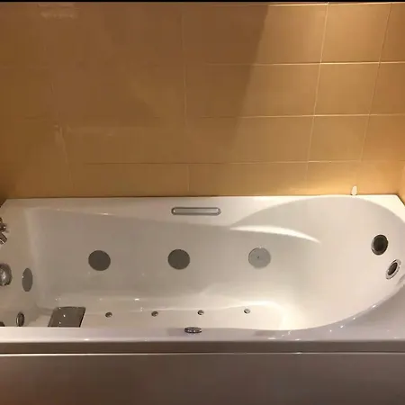 Vasca Idromassaggio, Incantevole Lägenhet